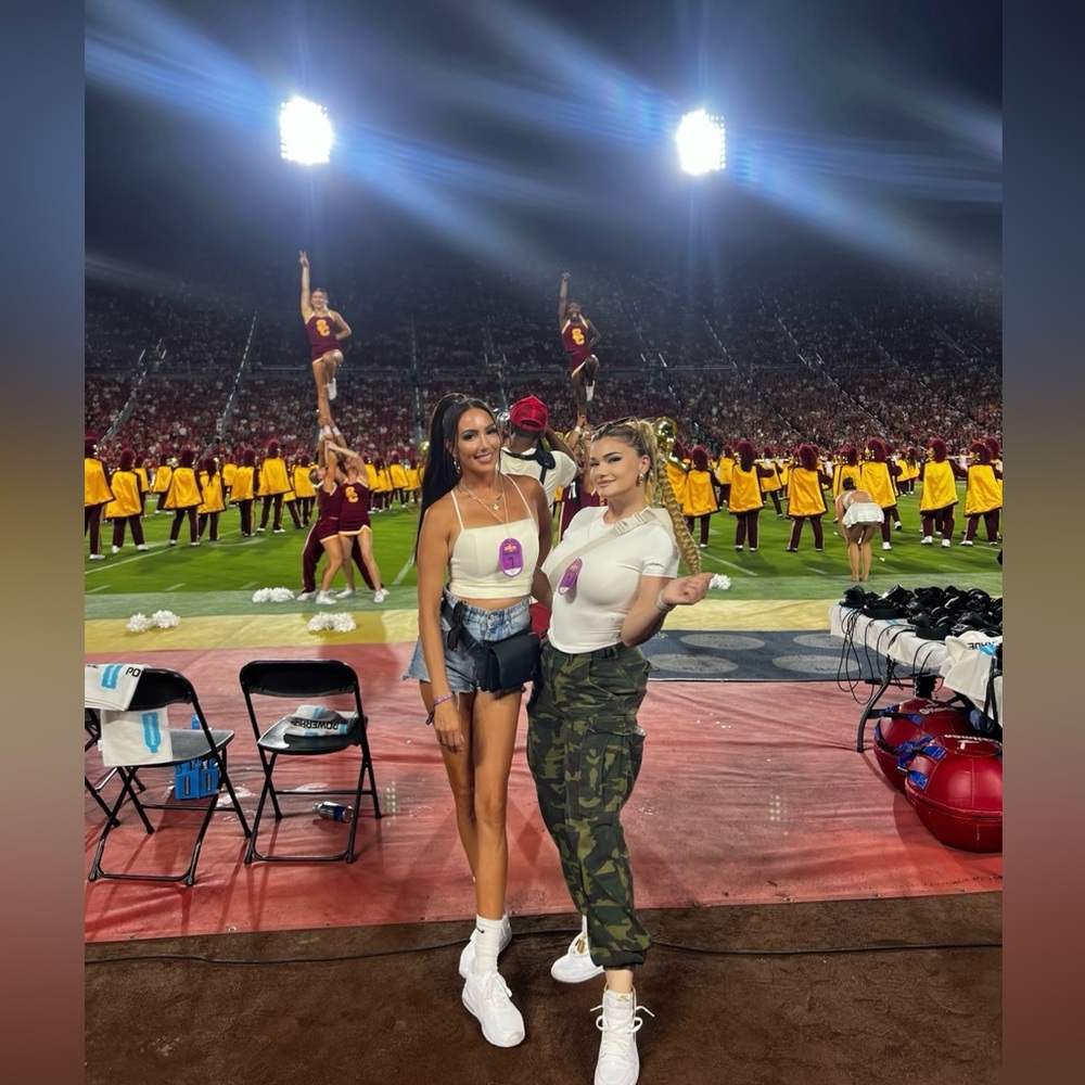 MEET YOUR POSHER! - Picture 3 of 16